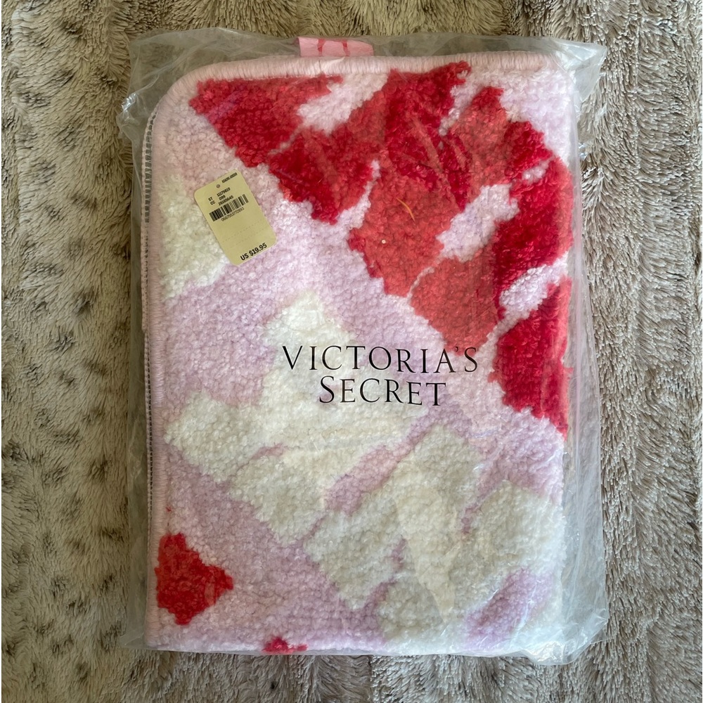 Fuzzy Victoria Secret Bath Mat